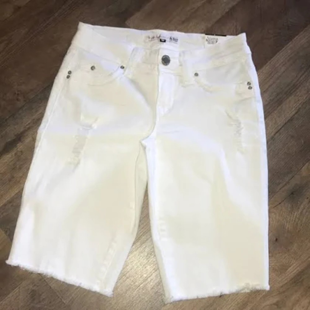 YMI Wanna Betta Butt?  White Bermuda Shorts size 3 NWT